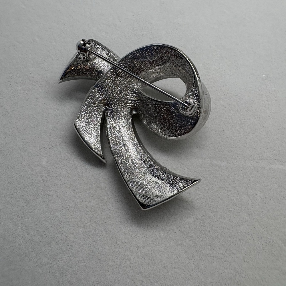 Vintage Silver Tone Loop Ribbon Brooch Pin Textured - Picture 3 of 5